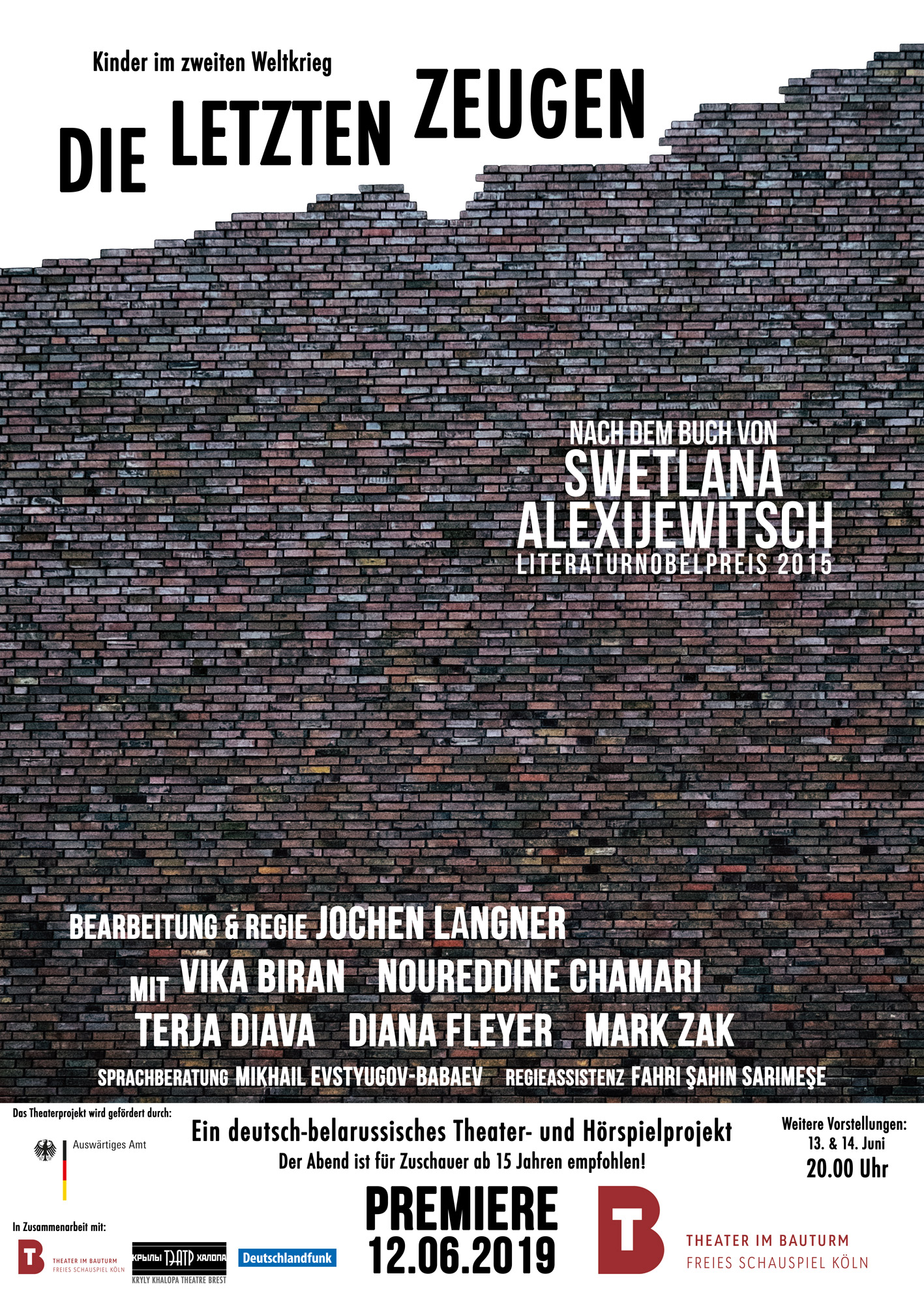 Premierenplakat zu „Die letzten Zeugen – Kinder im Zweiten Weltkrieg“ mit einer teilweise abgetragenen Backsteinmauer.